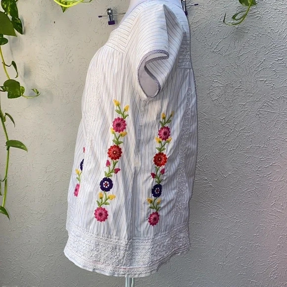 Johnny Was Workshop Republic Clothing White Red embroidered Short Sleeve Blouse - Picture 3 of 6